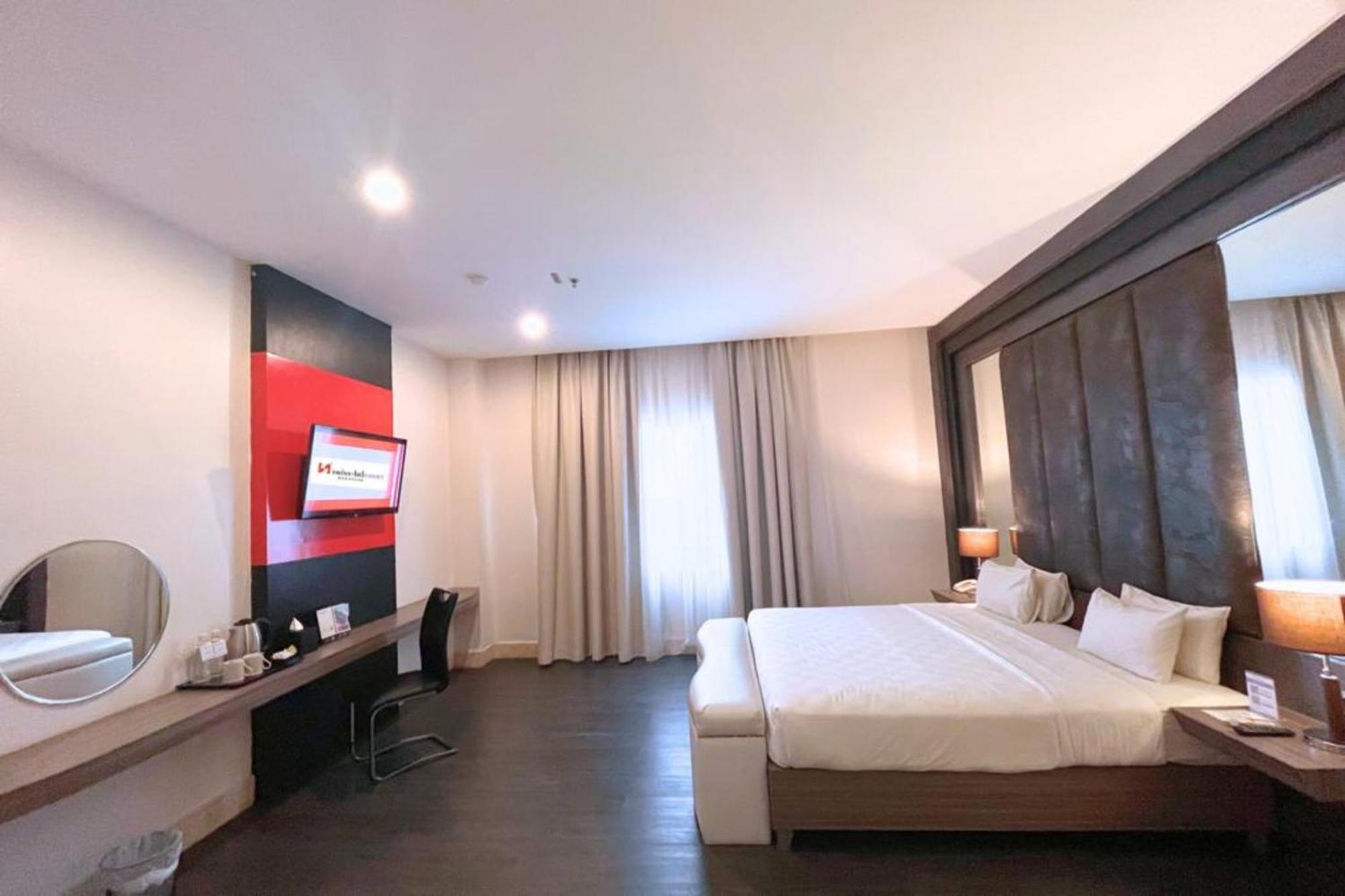 Swiss-Belcourt Makassar Hotel Bagian luar foto